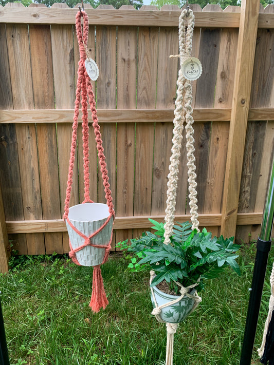 Macrame Plant Hangers // The Carol Planter